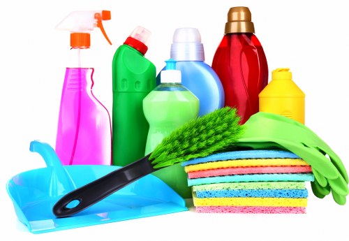 Local Maidavale cleaner maintaining a tidy living space
